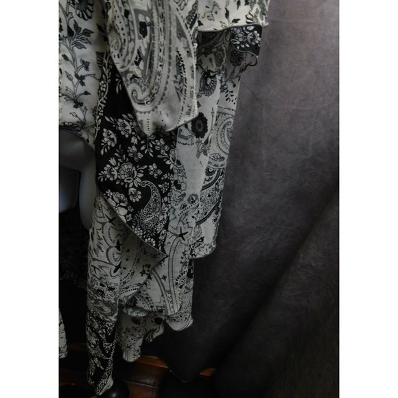 New York & Company Tiered Faerie Top - Picture 10 of 11